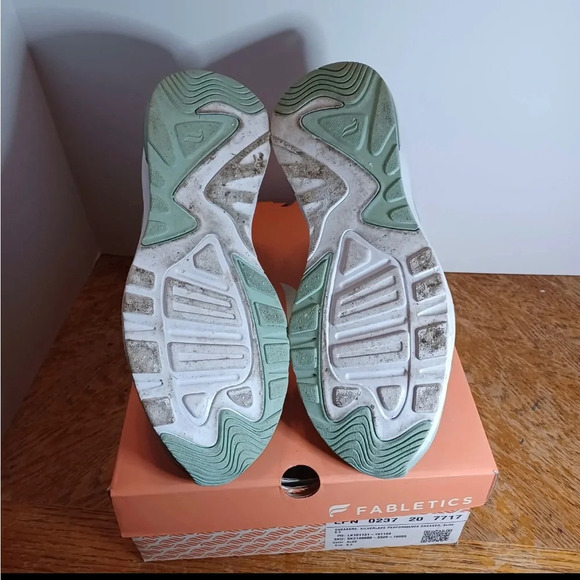 Fabletics Silverlake Performance Sneakers Size 8.5 Women’s White Flower back - Picture 8 of 9